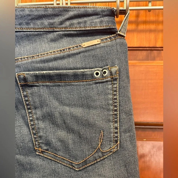 Inc women’s skinny leg regular fit w/silver eyelets on pockets & ankle. Size 8 - Picture 5 of 6